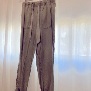 Soft green cuffed pant sz M